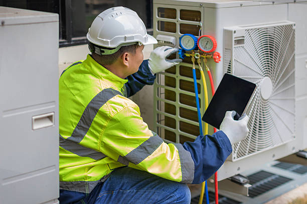 Professional Hvac technician working in Bethesda, OH